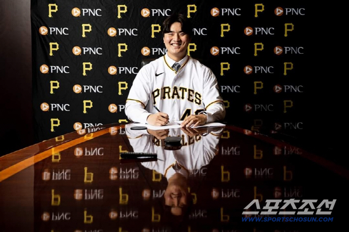 '161㎞' 비운의 韓 특급 유망주, 왜 억만장자 구단 사로잡았나…"재능…