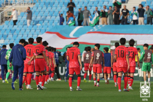 '역대 최강→평균 19.4세' 일본은 활짝 웃고 있다, '토너먼트 턱걸이 진출' 한국 2위에...
