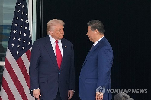 트럼프, 이란거래국 25% 관세…미중 무역전쟁 재점화 불씨되나
