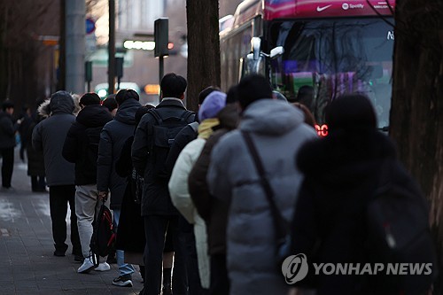 시내버스 파업 이틀째…서울시, 지하철·전세버스 추가 투입
