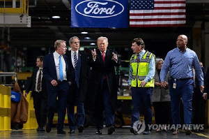 트럼프, 파월 겨냥해 