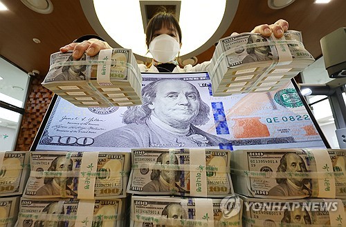 한은 "작년 10월까지 외화 196억달러 순유출…환율상승 요인"