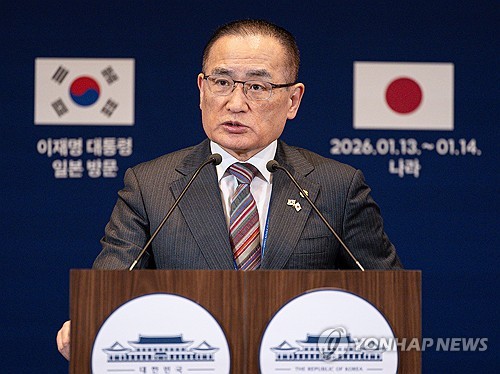 (오사카=연합뉴스) 김도훈 기자 = 위성락 국가안보실장이 14일 일본 오사카에 마련된 대한민국 프레스센터에서 한일 정상회담 관련 주요성과 브리핑을 하고 있다. 2026.1.14 superdoo82@yna.co.kr