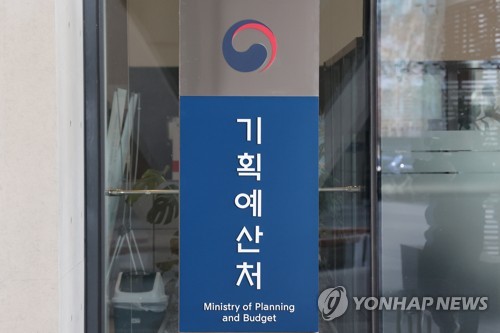 기획처 '뜬금없는' 해외 재정분석…"주요국 성장·국방 확대"