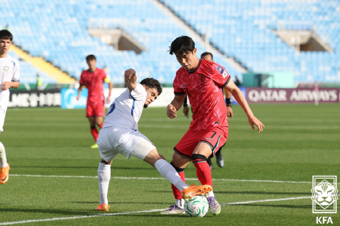 역대급 망신! 韓 축구, 中에 무시당할 만하다…중국에 2연패+8강 턱걸이…