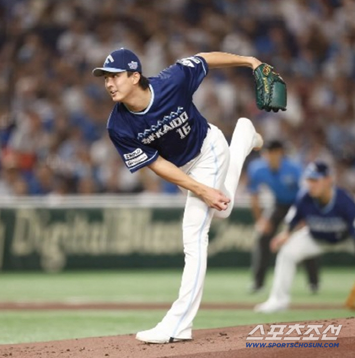 2년 연속 다승왕인데 코치가 쓰던 '74번' 등번호 쓴다고? 6년 만에 …