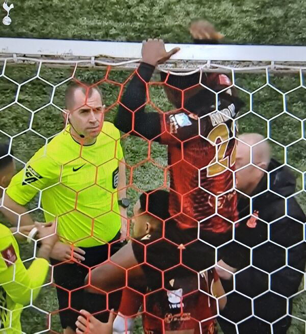 뜬금포! 손흥민을 굿바이 오피셜에 활용한 英 5부 구단, "전 자라 매장…