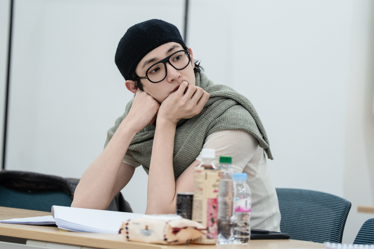 [공식] '오징어 게임' 황동혁 감독 참여..정소민·류승범 '딜러'로 뭉…