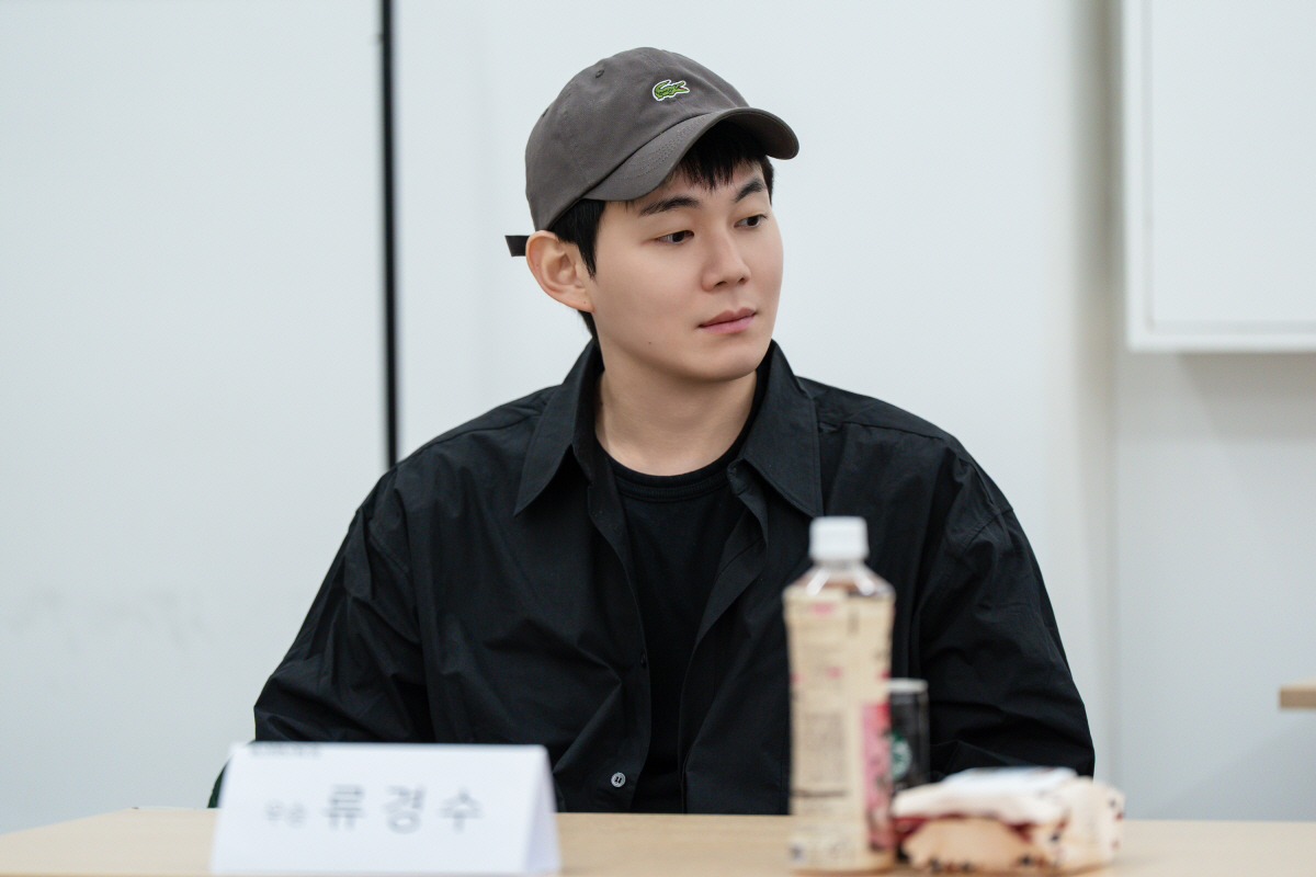 [공식] '오징어 게임' 황동혁 감독 참여..정소민·류승범 '딜러'로 뭉…