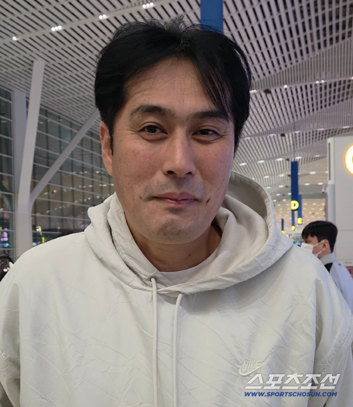 [인터뷰]안주하지 않고 성장...'업그레이드 좀비축구' 예고한 유병훈 감독 "6강이 목표"