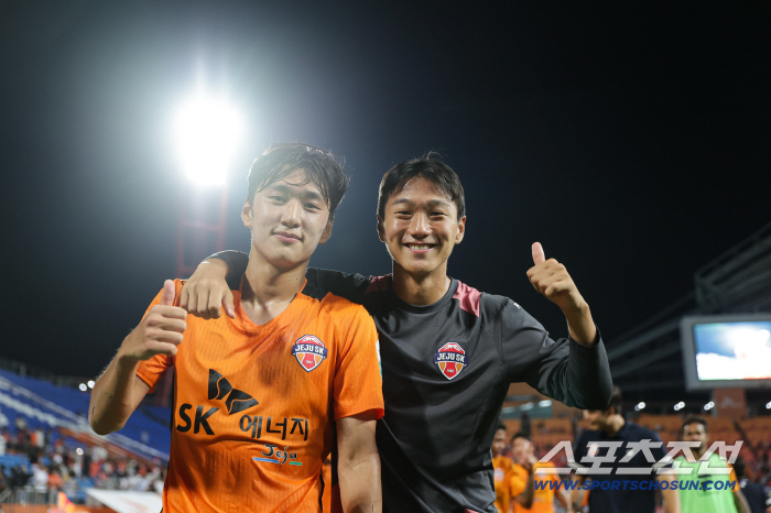 "제주SK 유스의 자부심! 제주 팬들이 웃는다" '2005년생 절친 공격 듀오'김준하X최병욱, 재계약도 나란히[공식발표]