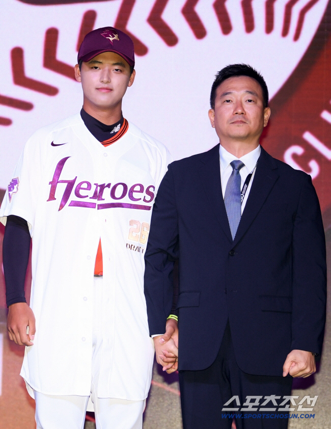 '학폭 1호 → 사과 거부' 박준현, 첫 공식석상서 인터뷰 피했다…키움 측 '노심초사' 