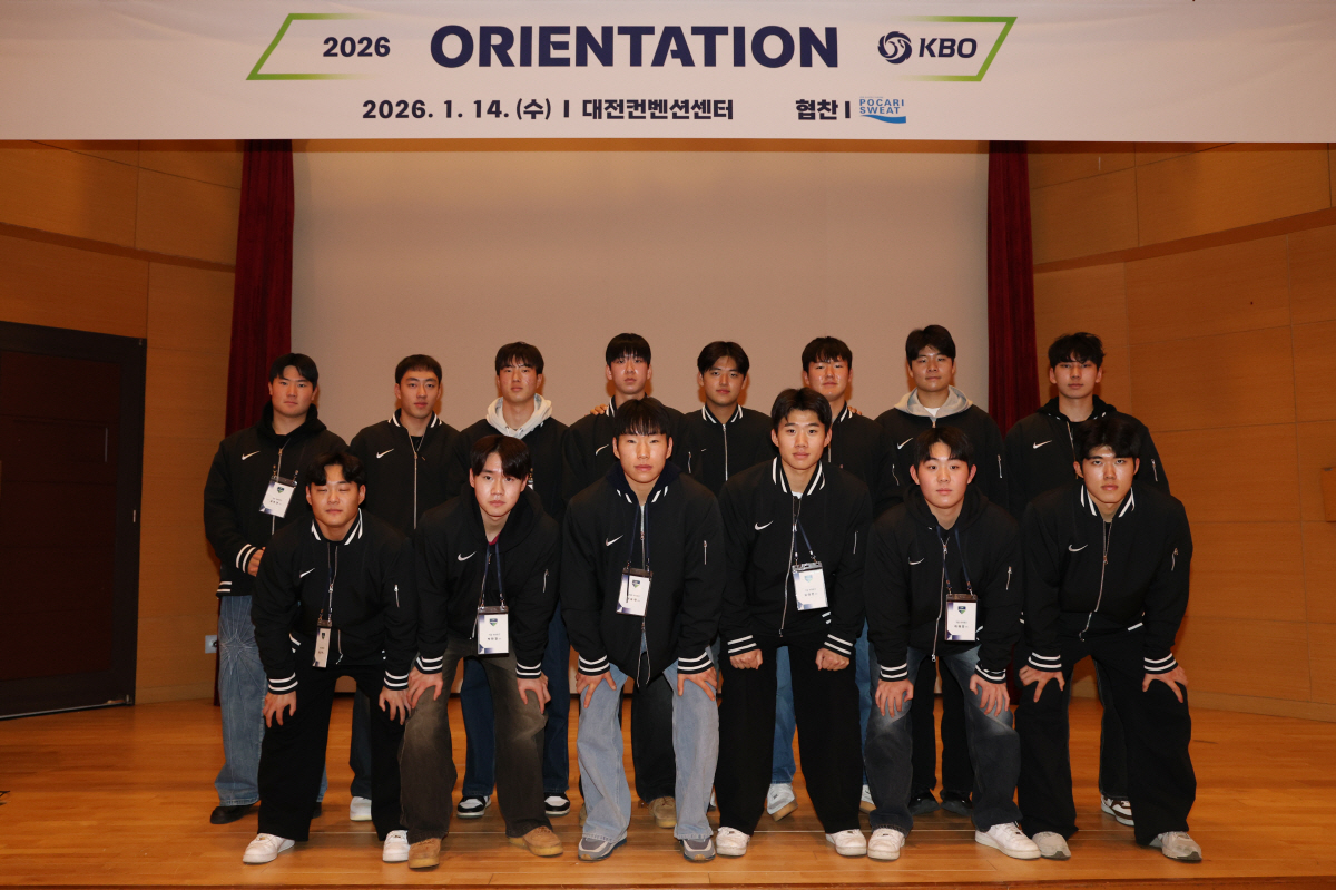 '학폭 1호 → 사과 거부' 박준현, 첫 공식석상서 인터뷰 피했다…키움 …