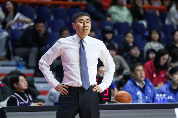 [현장인터뷰] '계속된 부상' KCC, 이가 없으면 잇몸으로...이상민 감독 "송교창 4번 스몰라인업 준비"