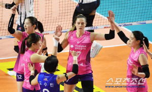 실력도 여신급! '레베카 대폭발' 흥국생명, 선두 한국도로공사 격침! → 3연승으로 2위와 승점 동점