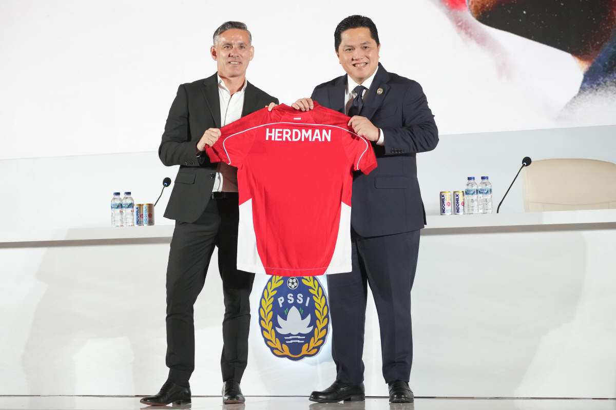 '동남아 새 역사' 김상식의 베트남 막강 경쟁자 등장! '신태용-클루이베…