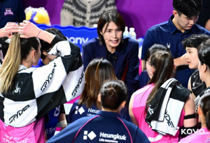 '김연경 없는' 흥국생명, 요시하라 효과로 여자배구 선두권 경쟁