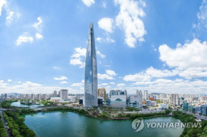 롯데, 오늘 신동빈 회장 주재 상반기 VCM…중장기 운영전략 논의