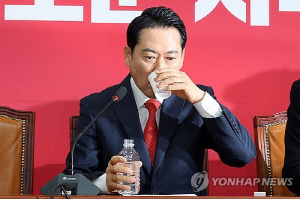 韓은 생각 없다는데…張 