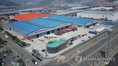 부산항 신항 웅동단지에 임시 화물주차시설…불법주차 해소