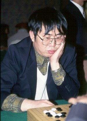 전설적인 중국 '바둑 영웅' 녜웨이핑 9단 별세…향년 74세