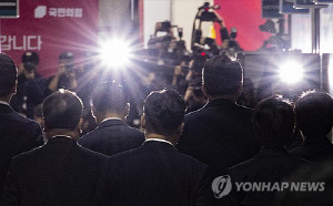 장동혁, 한동훈 제명 의결 잠시 멈췄지만…국힘 내홍 '일촉즉발'