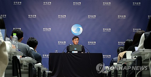 (서울=연합뉴스) 이진욱 기자 = 이창용 한국은행 총재가 15일 서울 중구 한국은행에서 기자간담회를 하고 있다. 2026.1.15 [공동취재] cityboy@yna.co.kr