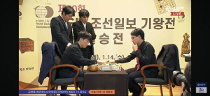은퇴한 이세돌, 6년 만에 대국장 찾아 '제자' 신민준 응원