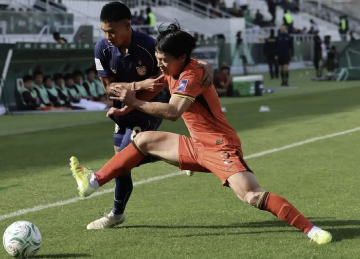 대충격! "강력 우승 후보" 중국 자존심 없나..."일부러 0-0 유지했…