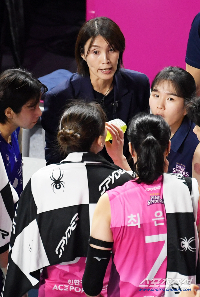 일본 女감독의 대반란! 김연경 그림자 이렇게 빨리 걷어내나 → '꼴찌 우려' 흥국생명, 후반기 돌풍 무섭다