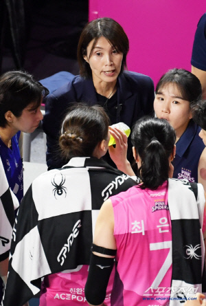 일본 女감독의 대반란! 김연경 그림자 이렇게 빨리 걷어내나 → '꼴찌 우려' 흥국생명, 후반기 돌풍 무섭다