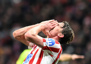 [오피셜]포스테코글루만 억울해 미칠 지경! 토트넘, 왜 이제야 데려온거야...'라이벌 구단 출신' 英 국대 MF 영입 확정 