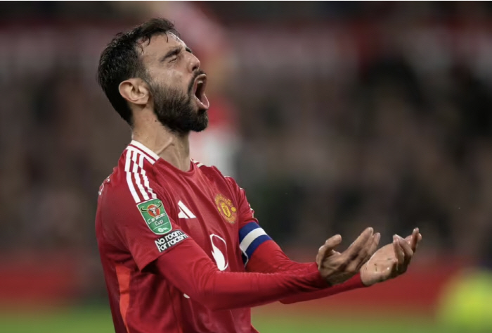 '나 맨체스터 유나이티드에서 더 이상 못 해먹겠어' 에이스+주장 브루노 대폭발, 이적 고려