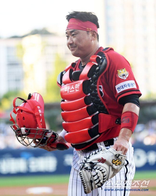 25억 계약 마지막 해, KIA 여전히 대체자 없다…또 다년계약 카드 꺼…