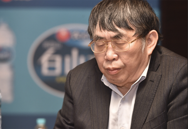 중국 바둑 '철의 수문장' 녜웨이핑 9단 별세…향년 74세