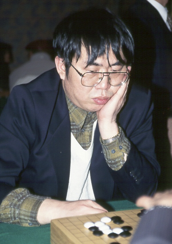 중국 바둑 '철의 수문장' 녜웨이핑 9단 별세…향년 74세