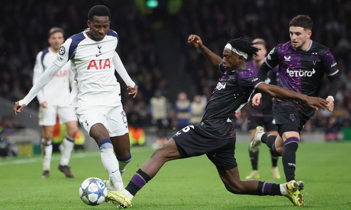 "흥민 형 그리울 거야!" 구석에서 눈물 훔친 '리틀 쏘니' 우승까지 단…