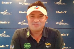 꿈의 PGA 무대 데뷔전, 감격한 '불곰'...