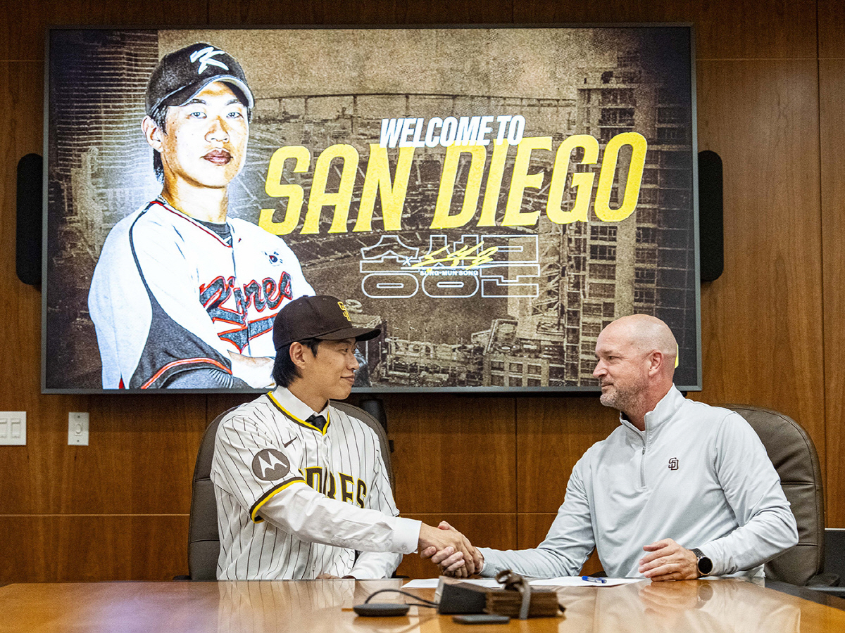 돈에 쪼들리는 샌디에이고! 송성문 결국 1루수 맡는다…'아레나도 쟁탈전'…
