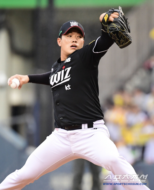 [공식발표] 한화 포기한 필승조, '연봉 3억' 초대박…'445.5%↑'…