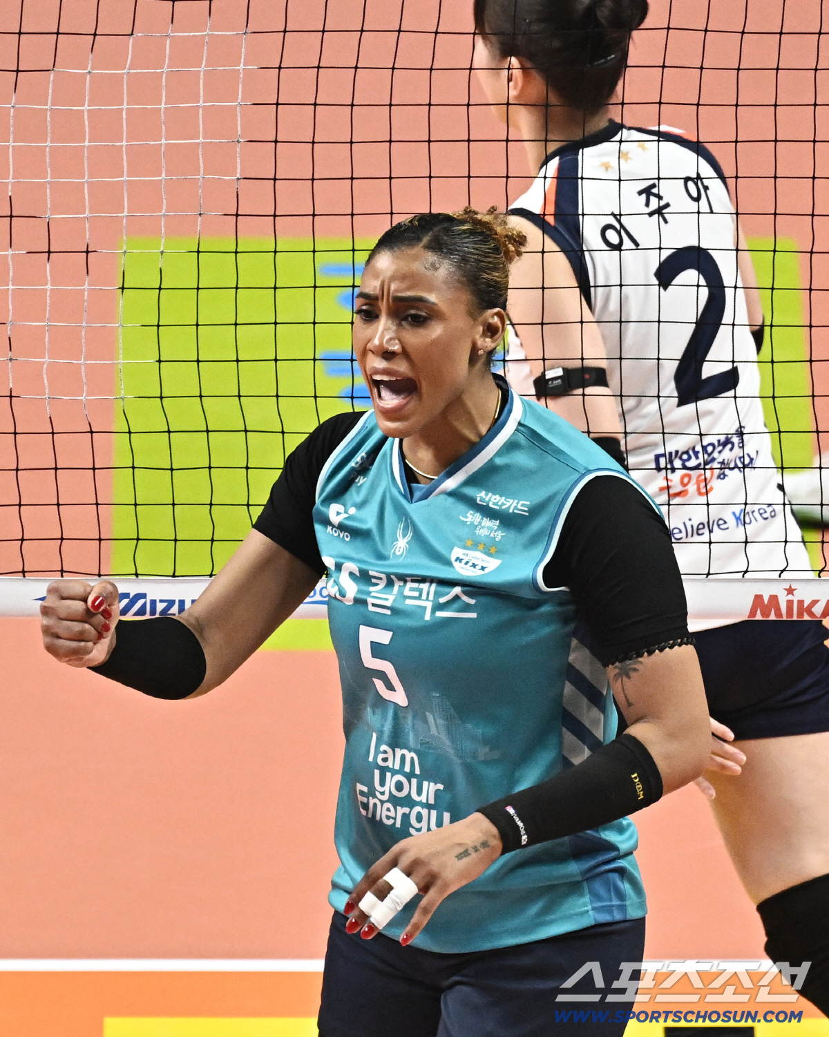 '와 IBK 미쳤다' 파죽의 5연승, 3위 흥국생명 압박한다…GS칼텍스 …