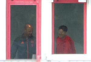 깜짝 공개! 김민재, 콤파니 감독과 단독 면담했다…맹활약 이유 있었네→동료 극찬 