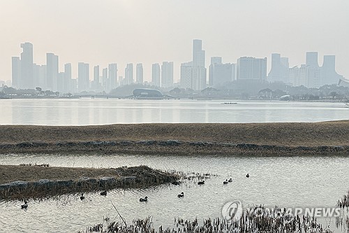 충북 미세먼지 '나쁨'…낮 최고 13도