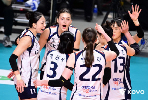 불붙은 여자부 봄배구 진출 경쟁…기업은행-흥국생명 주말 격돌