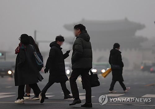 전국 미세먼지로 뒤덮여…서쪽지역엔 짙은 안개도