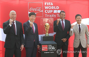 FIFA 월드컵 트로피, 시우바와 함께 4년 만에 한국 팬에 공개
