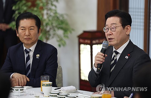 李대통령 "국민통합 정말 중요…나는 민주당 아닌 전국민 대표"