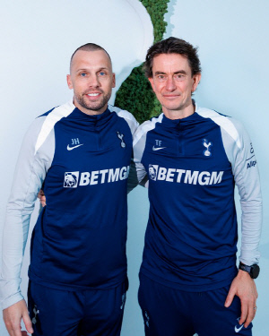 [오피셜] '손흥민 도대체 왜 그랬어' 토트넘 팬들 원망 가득하겠네...SON 조언에 '축구 천재' 수석코치 미국행→명문 망친 사령탑 대체자