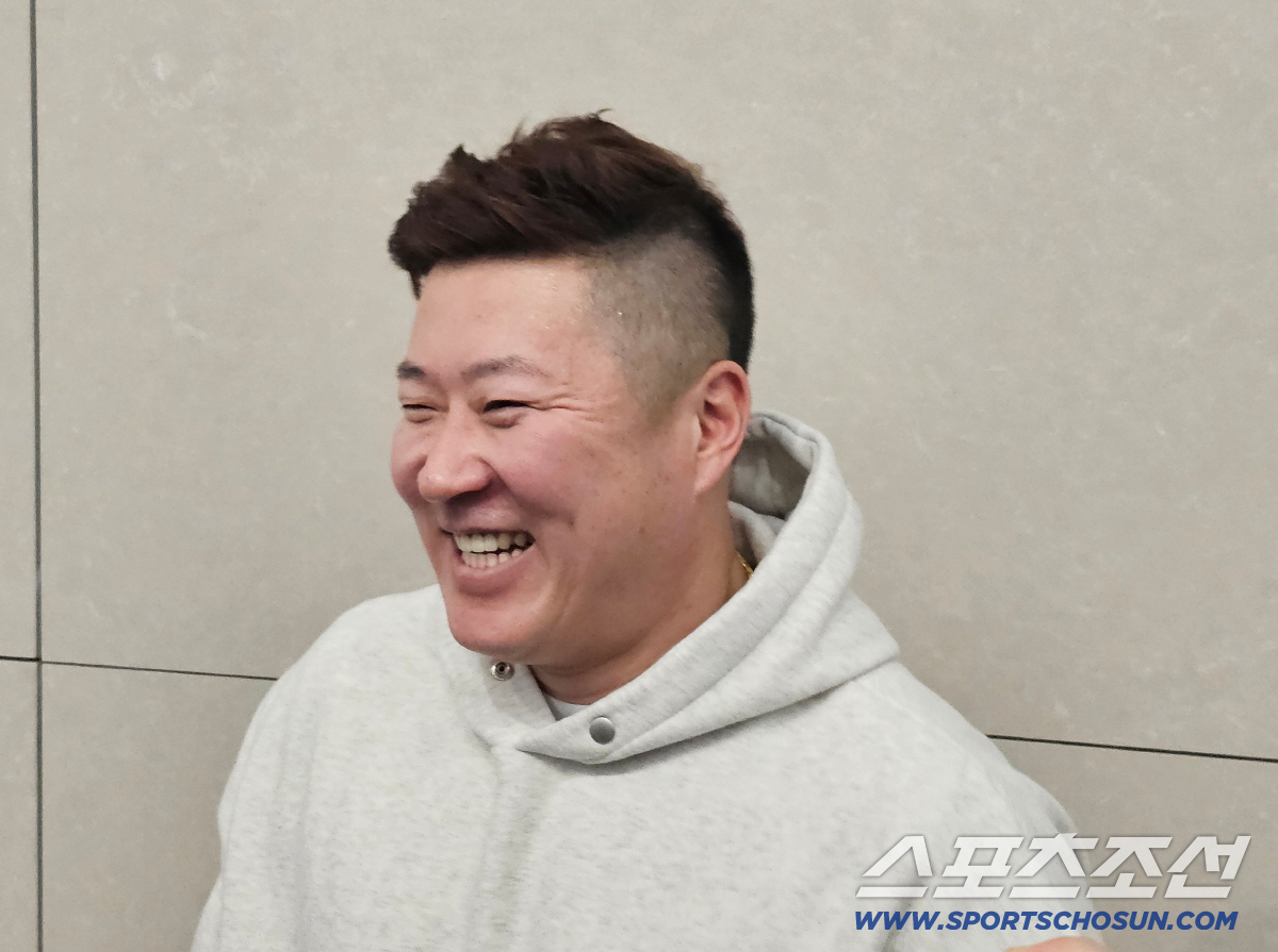 "등번호? 오늘 결정났죠" 돌아온 최형우, 양보받은 34번 → 왜 '명품…