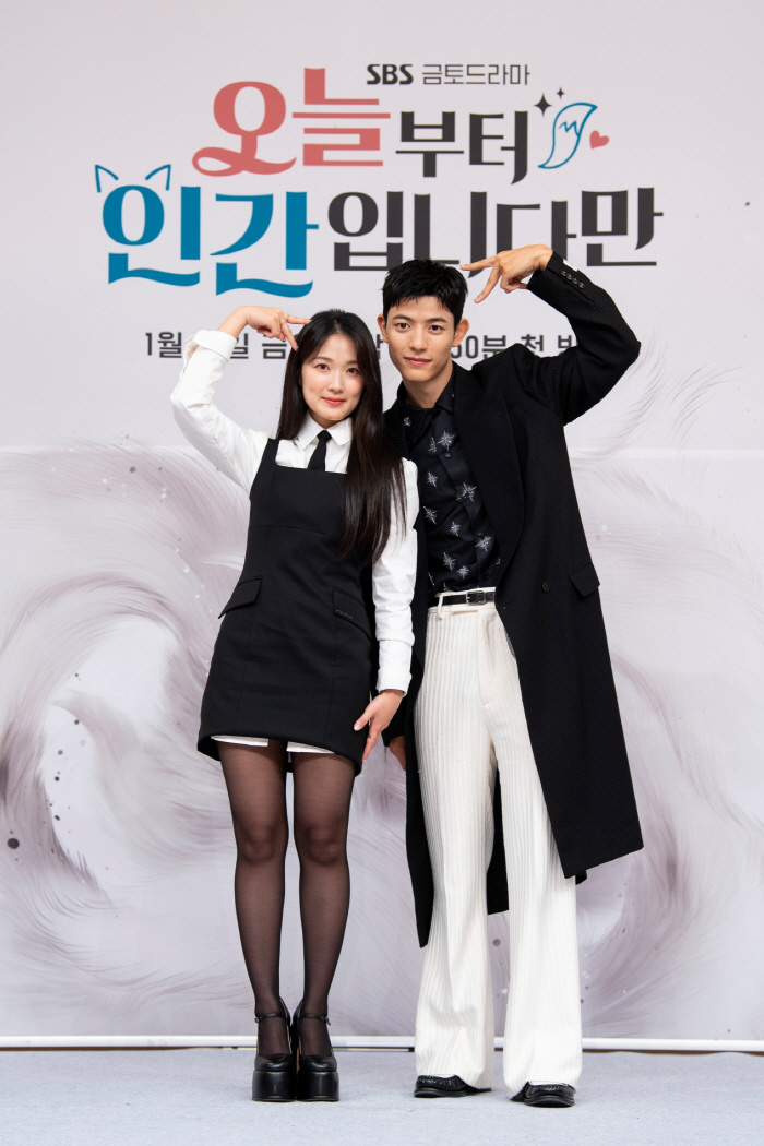 ‘오늘부터 인간입니다만’ 김혜윤 “로몬, 동생인데 오빠美” 로몬 “김혜윤, 집중력 만렙”